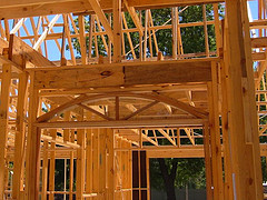 Khắc phục những hạn chế của gỗ trong xây dựng nhà ở